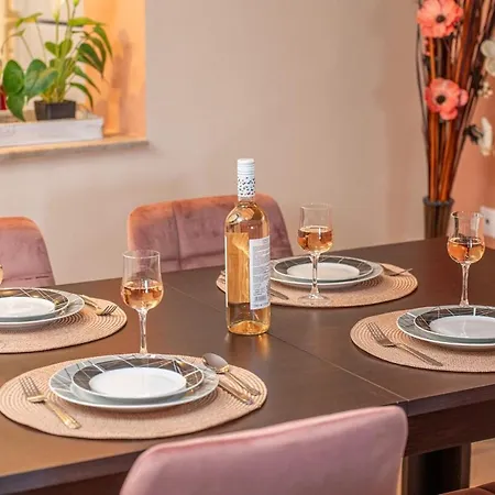 Vangel House Case de vacanță