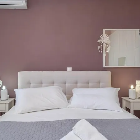 Vangel House Case de vacanță