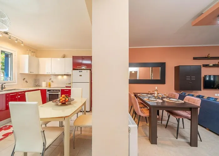 Vangel House 펜션 *